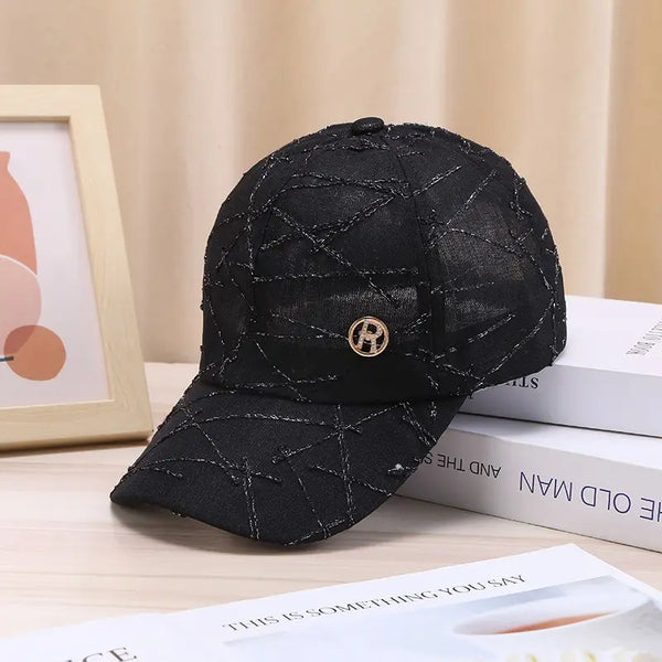 Ladies letter breathable men baseball caps go out in spring and autumn to show their faces. Small caps are simple and fashionable sun hats.